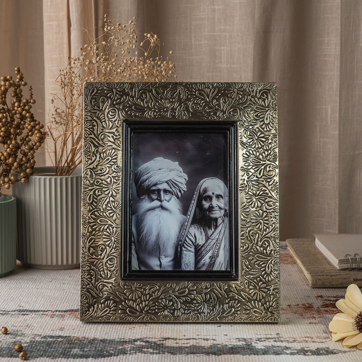 Ferme Premium White Metal Photo Frame FPF114 - 5x7 inches